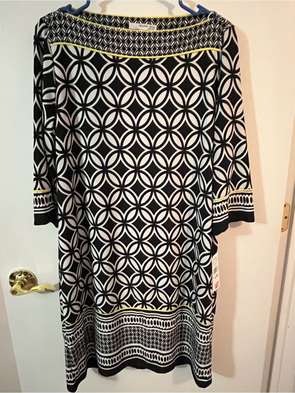 Studio 1 New York Large Black White Geometric,  3/4 length Sleeve Shift Dress